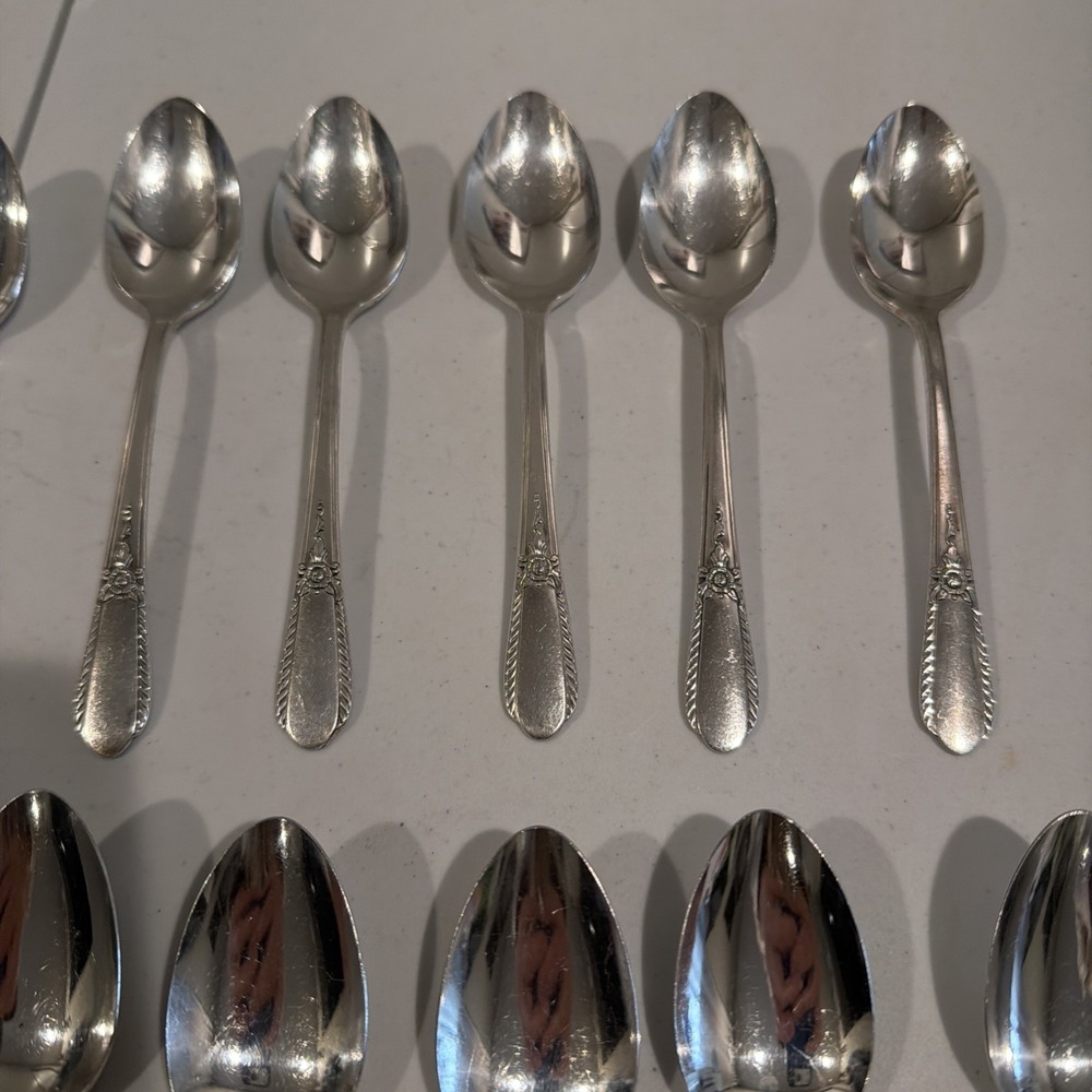 16 Wm Rogers International Memory Hiawatha 1937 Teaspoons Silver plated - Picture 3 of 6